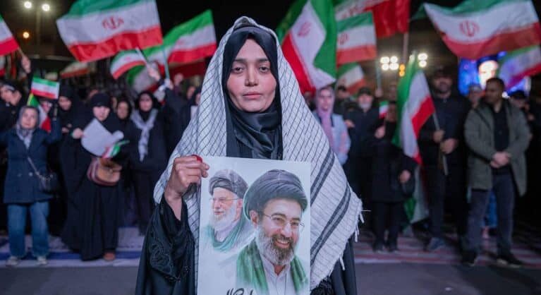 iran-rally-woman-1-800x418.jpg